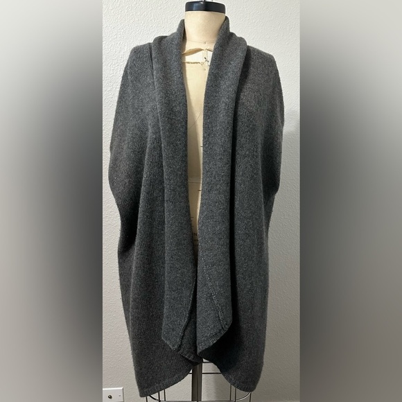 Calypso St. Barth Cashmere kaftan cardigan vest. Grey Mélange. Size L - Picture 5 of 16